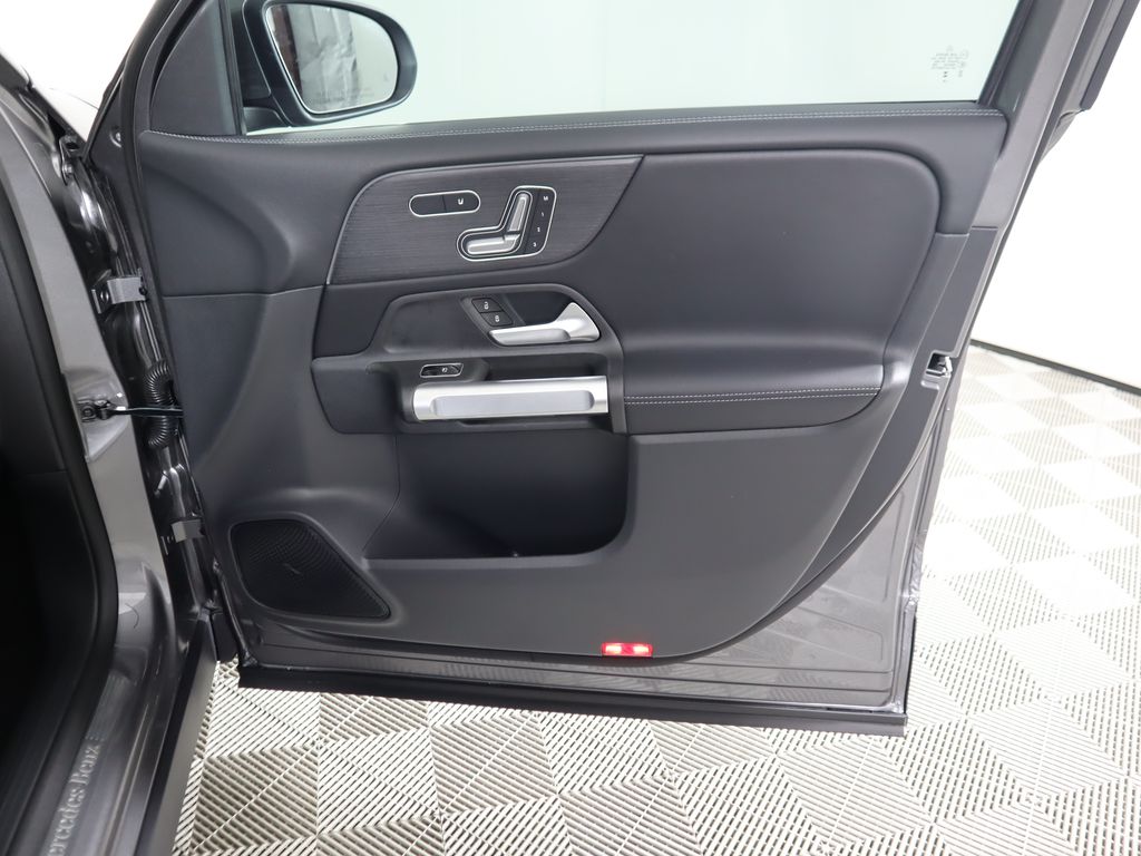 2026 Mercedes Benz GLB 250 photo 25