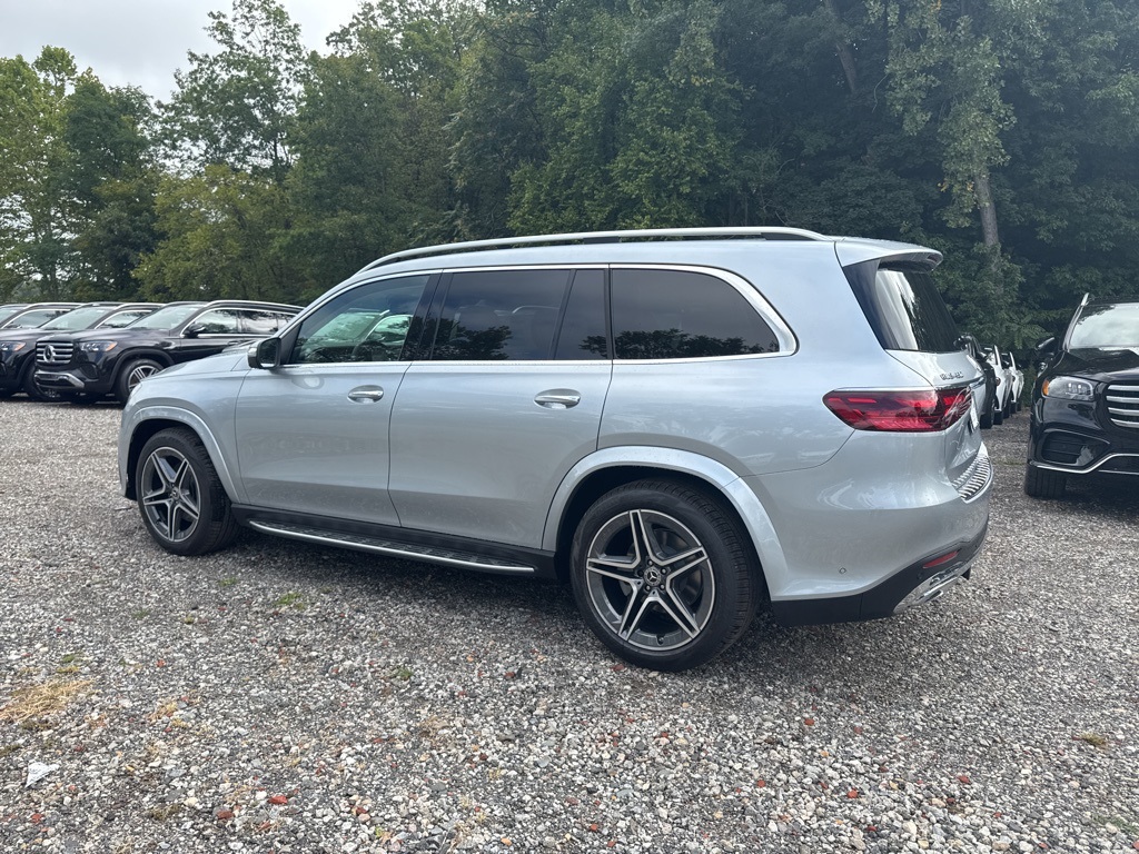 2026 Mercedes Benz GLS 450 4MATIC photo 4