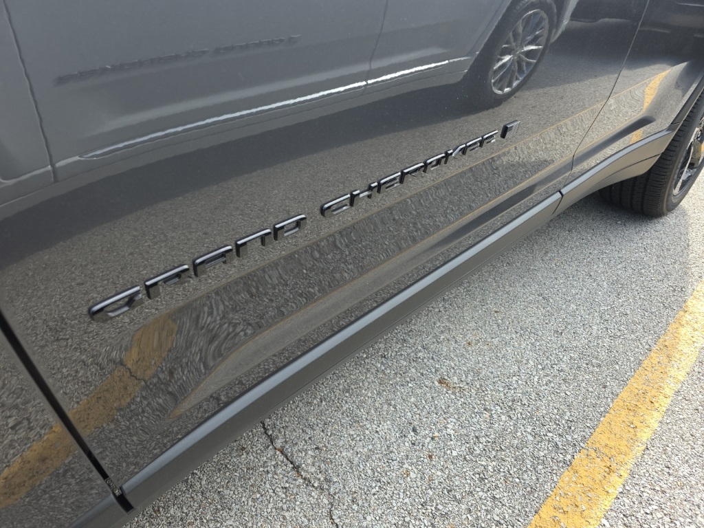 2025 Jeep Grand Cherokee Altitude X photo 3