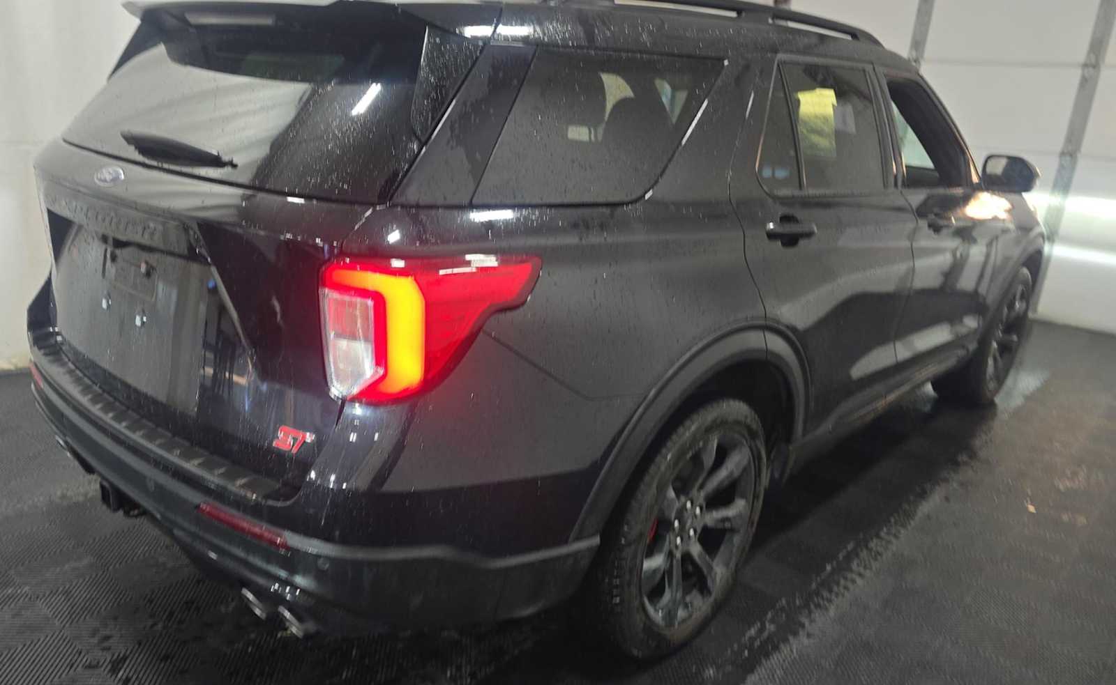 2023 Ford Explorer ST photo 3