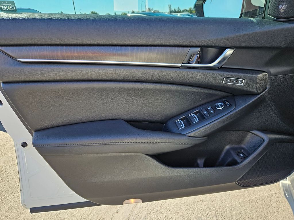 2021 Honda Accord Hybrid EX-L photo 8