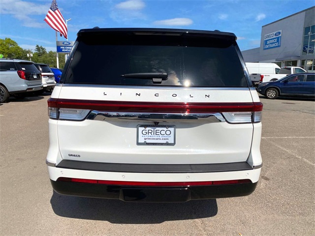 2024 Lincoln Navigator Black Label photo 2