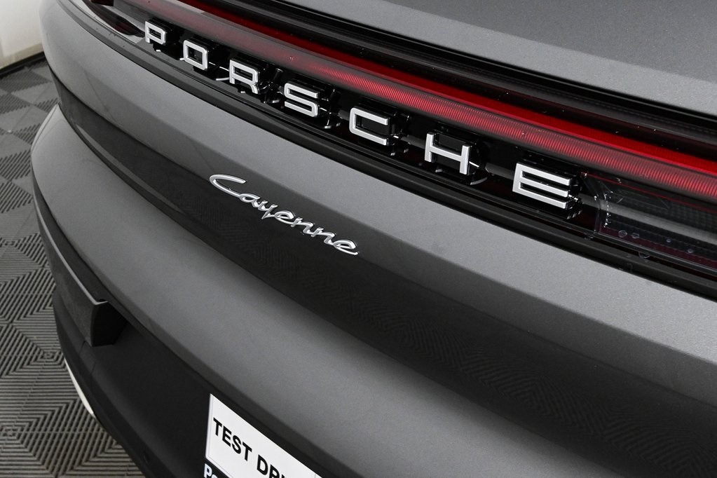 2025 Porsche Cayenne photo 37