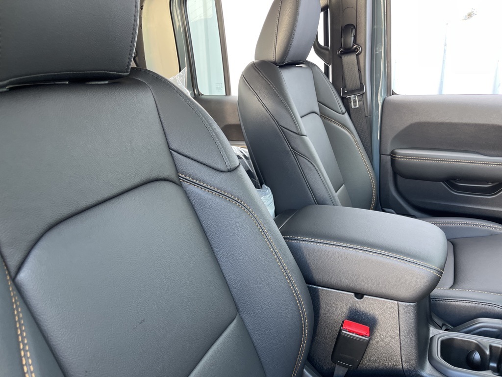 2025 Jeep Gladiator Sport photo 35