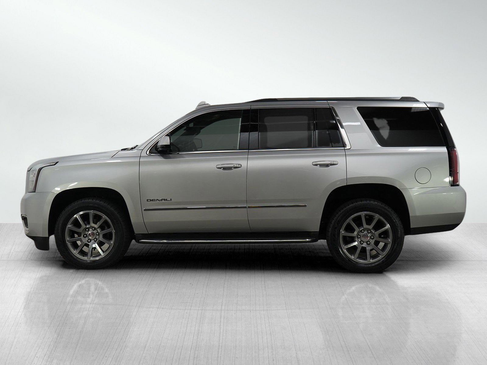 Used 2018 GMC Yukon Denali with VIN 1GKS2CKJ9JR224234 for sale in Bloomington, Minnesota