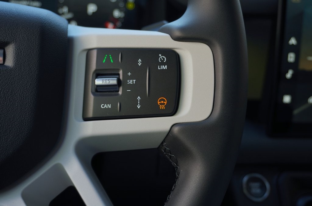 2025 Land Rover Defender 110 S photo 16