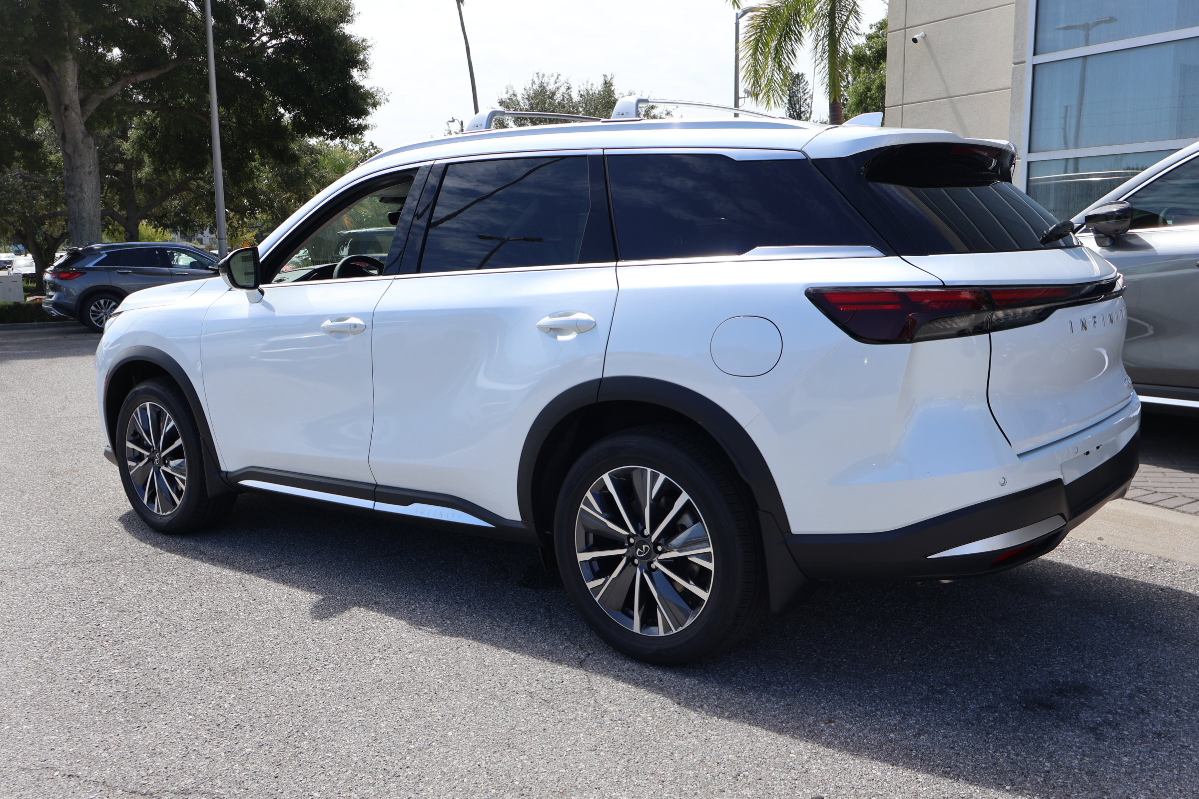 2026 Infiniti QX60 Luxe photo 3