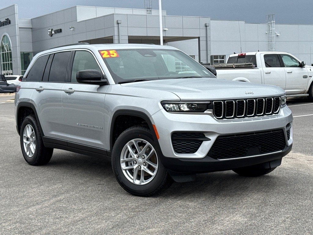 2025 Jeep Grand Cherokee Laredo's photo