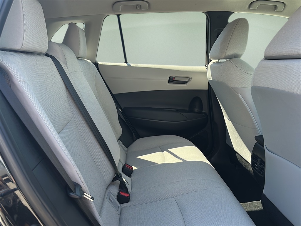 2022 Toyota Corolla Cross LE photo 20