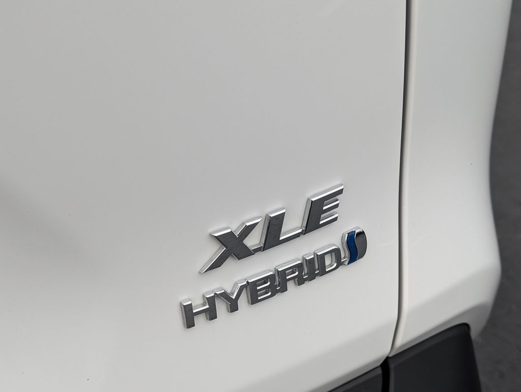 2024 Toyota RAV4 Hybrid XLE photo 22