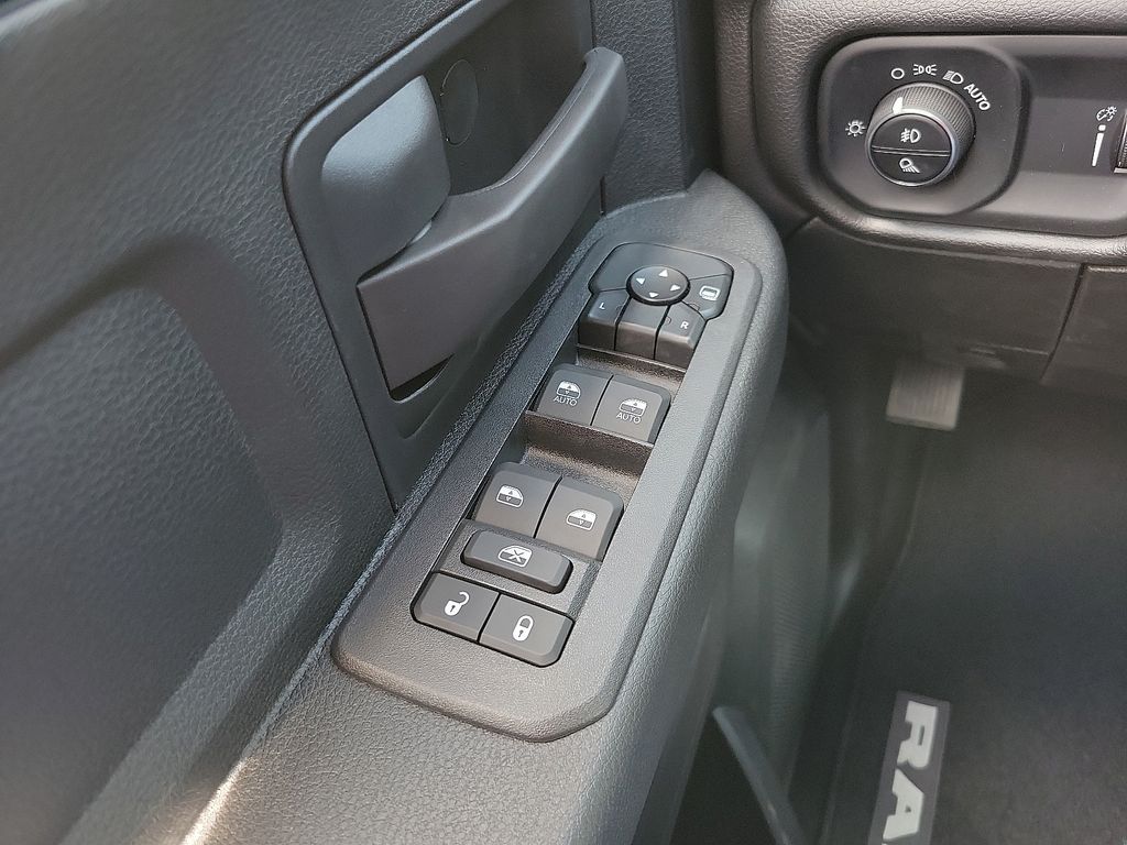 2025 Ram 2500 Tradesman photo 13