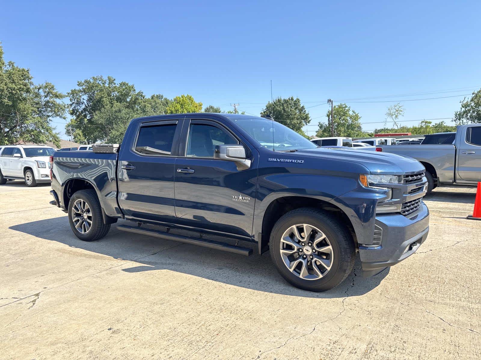 2021 Chevrolet Silverado RST photo 4