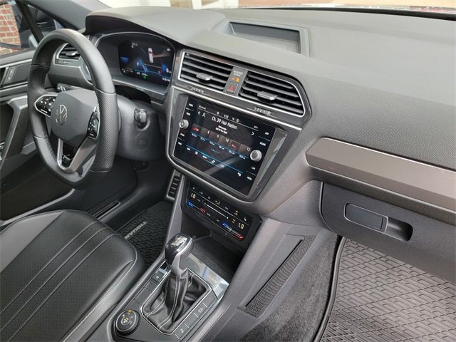 2023 Volkswagen Tiguan SE R-Line Black photo 18