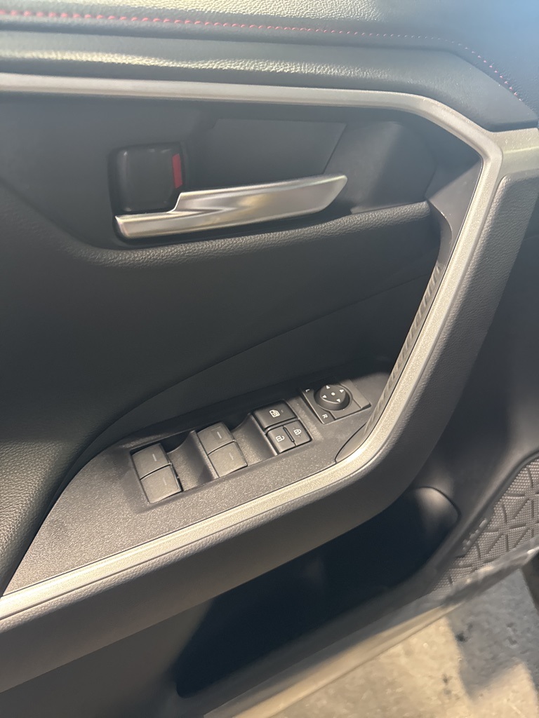 2025 Toyota RAV4 Hybrid XSE photo 27