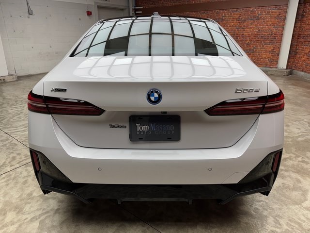 2026 Bmw 550e xDrive photo 3