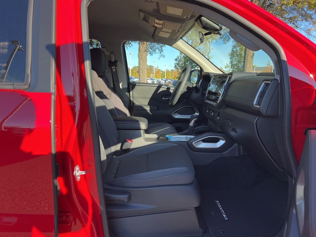 2025 Nissan Frontier SV photo 17
