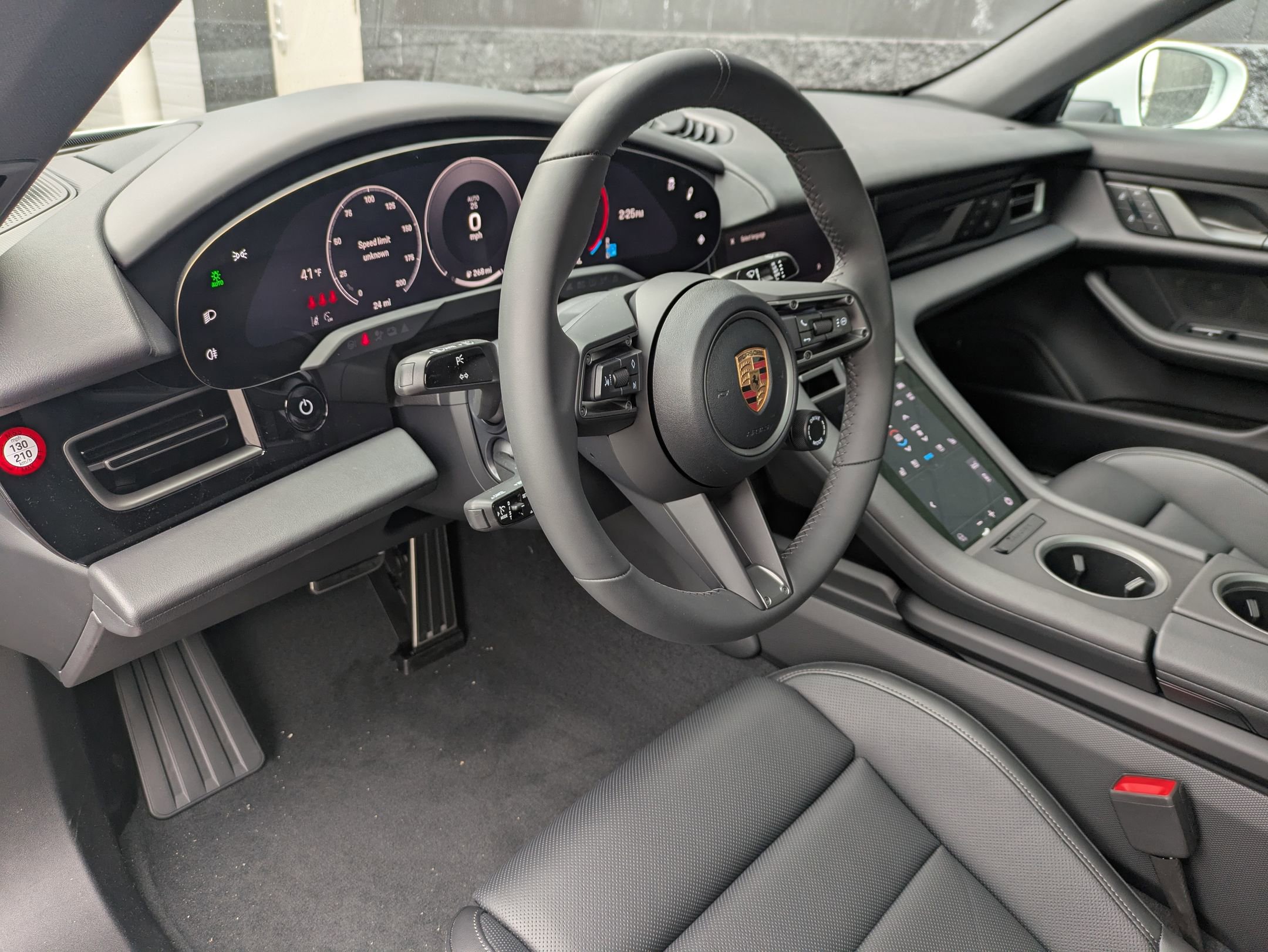 2025 Porsche Taycan photo 3