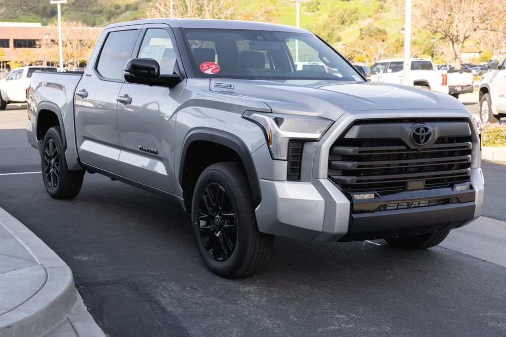 2025 Toyota Tundra Limited CrewMax photo 4