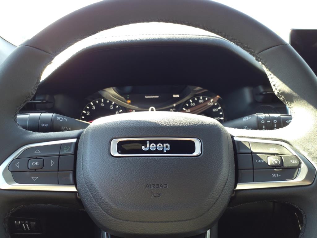 2024 Jeep Compass Latitude photo 16
