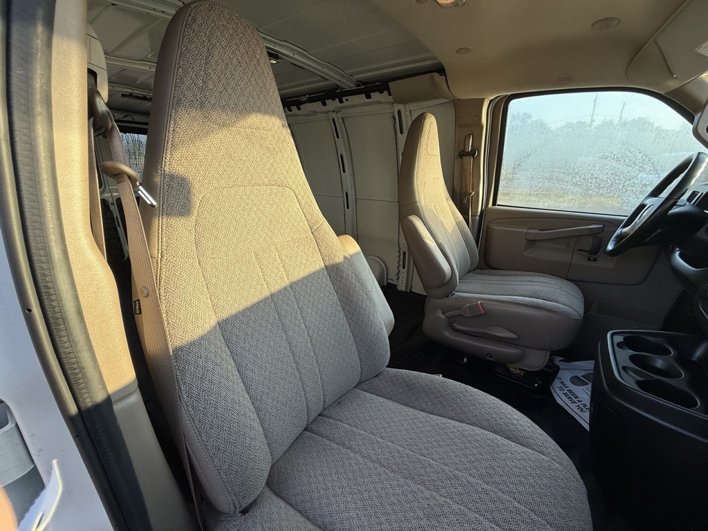 2016 Chevrolet Express 2500 Work Van photo 10