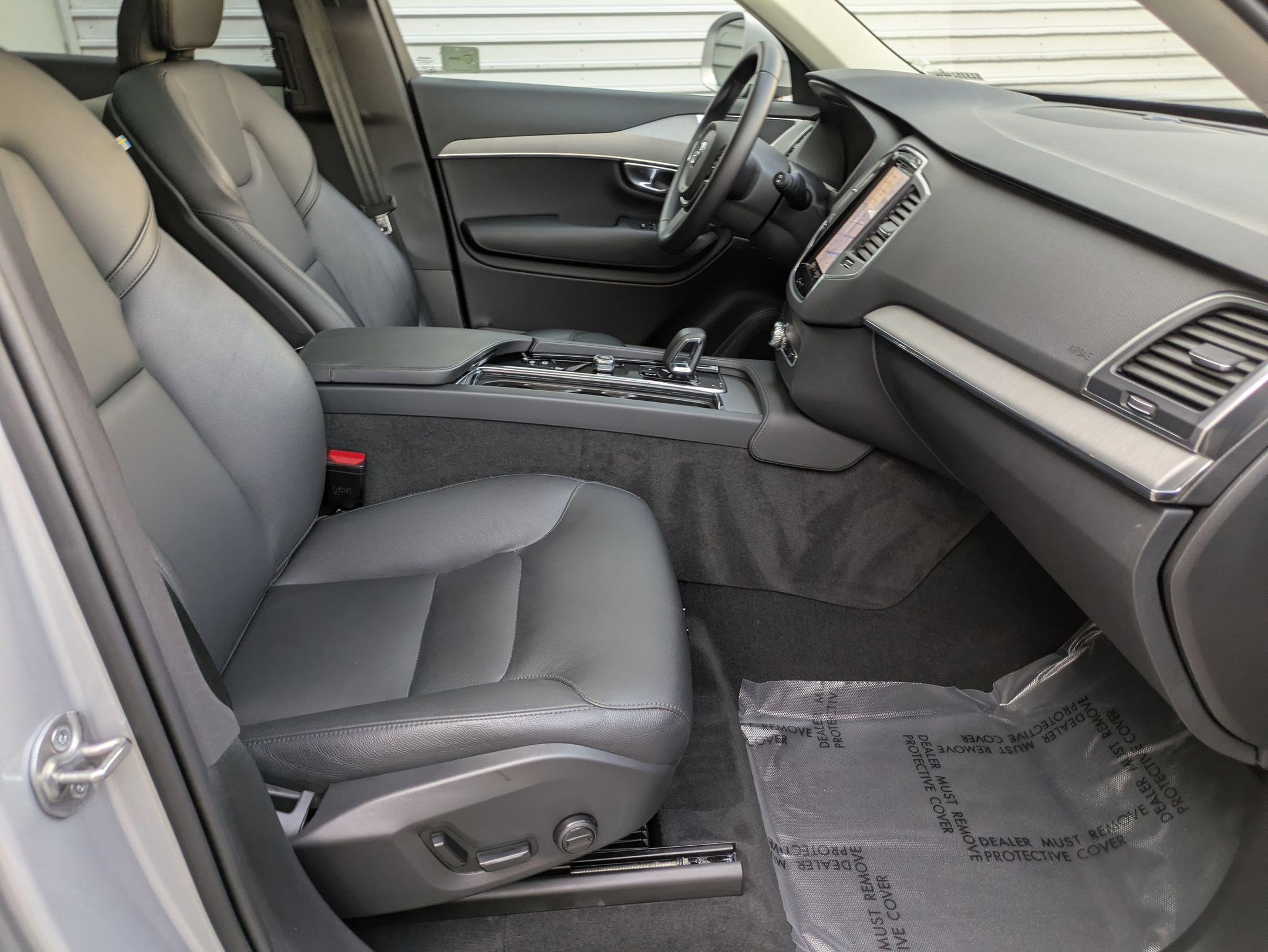 2025 Volvo XC90 Core photo 32