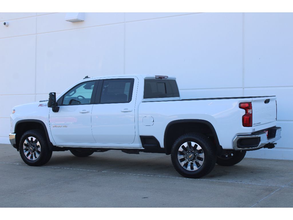 2026 Chevrolet Silverado 2500HD LT photo 3