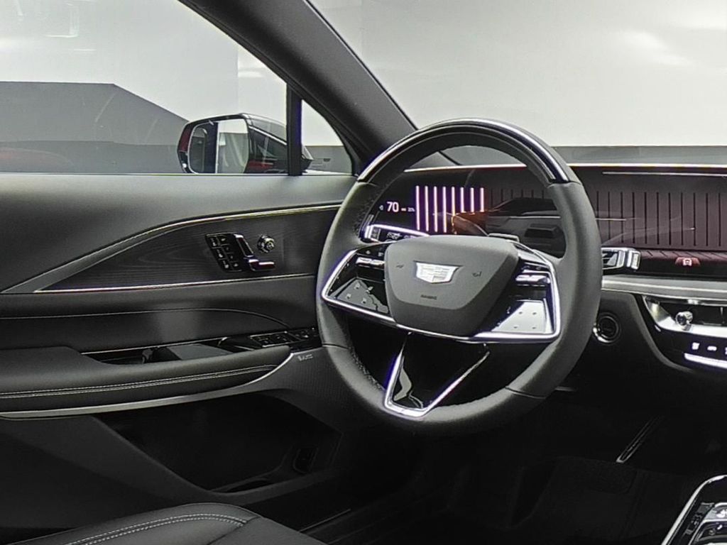 2025 Cadillac Lyriq Luxury photo 8