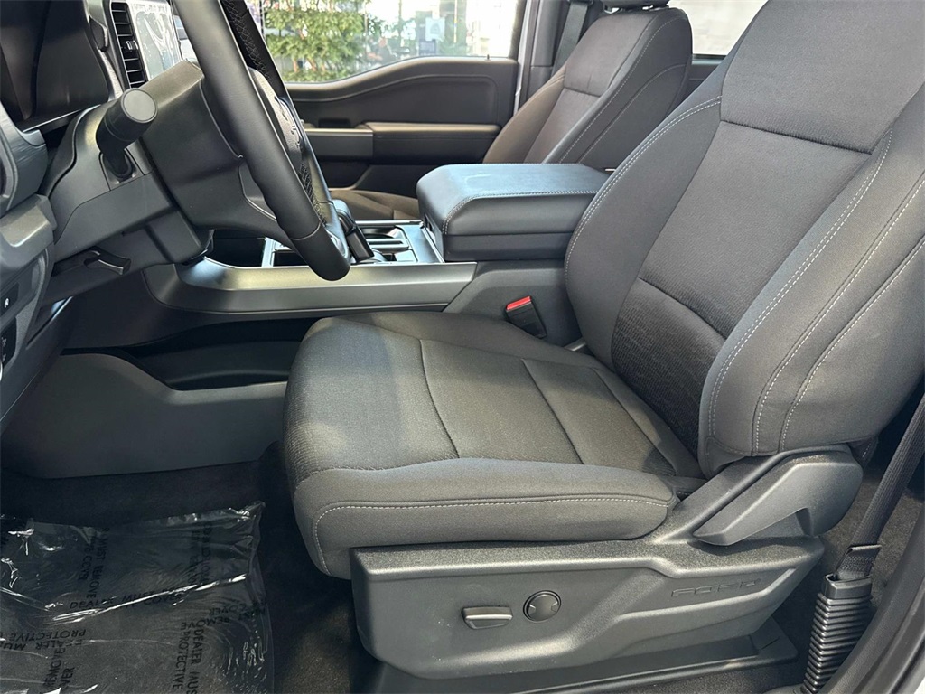 2025 Ford F-150 XLT photo 13