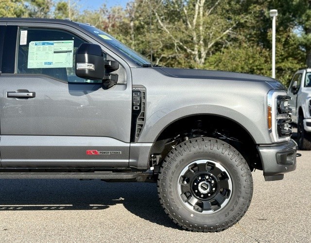 2026 Ford F-350 photo 2