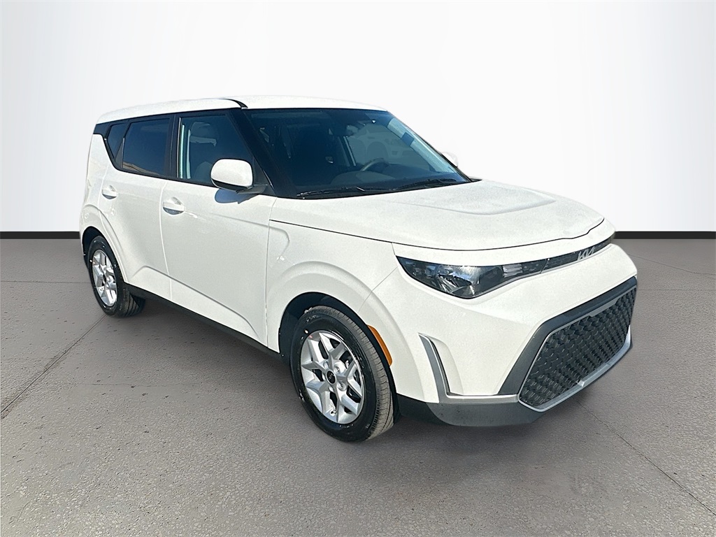 2025 Kia Soul LX's photo