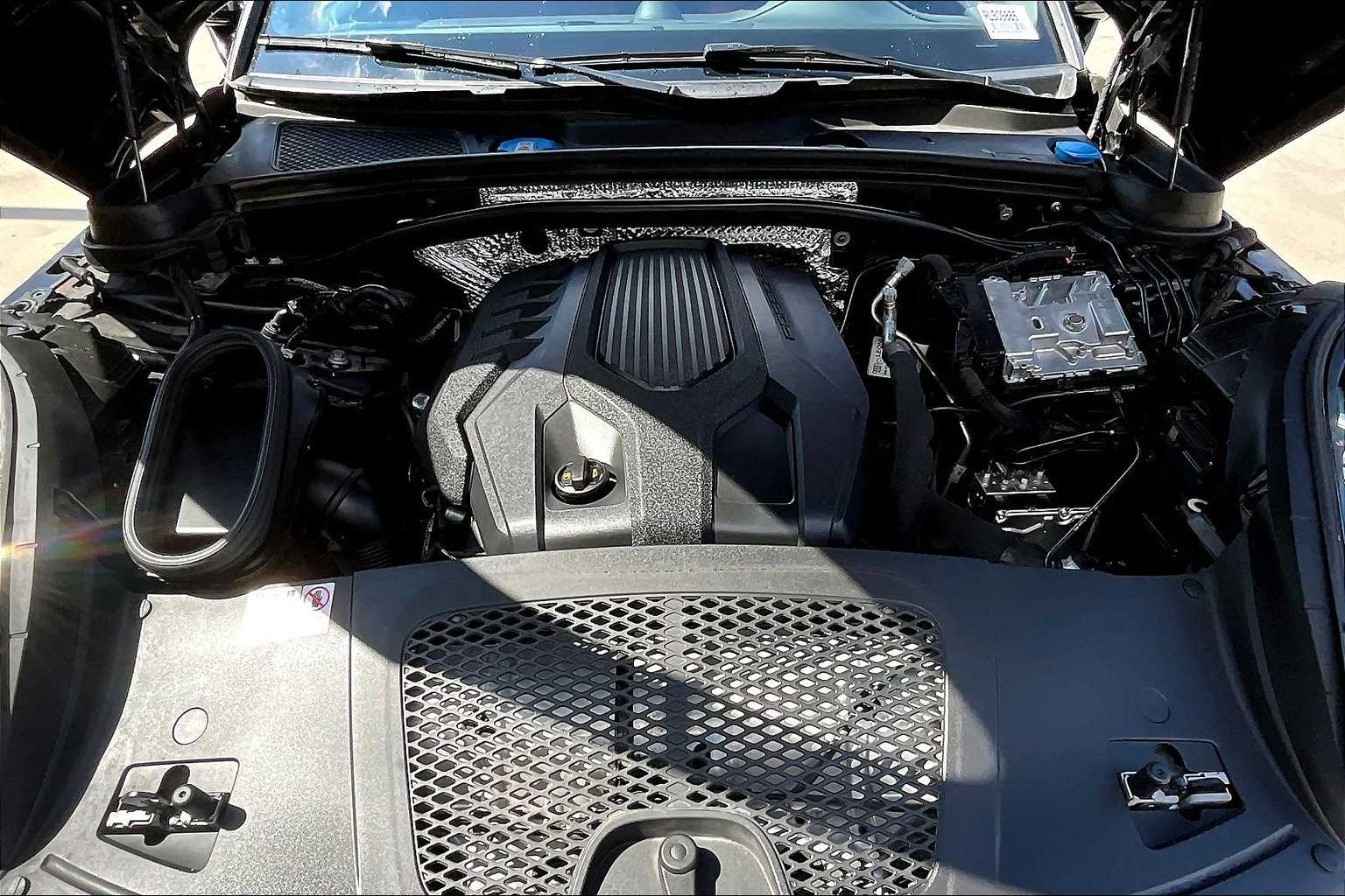 2024 Porsche Macan T photo 22