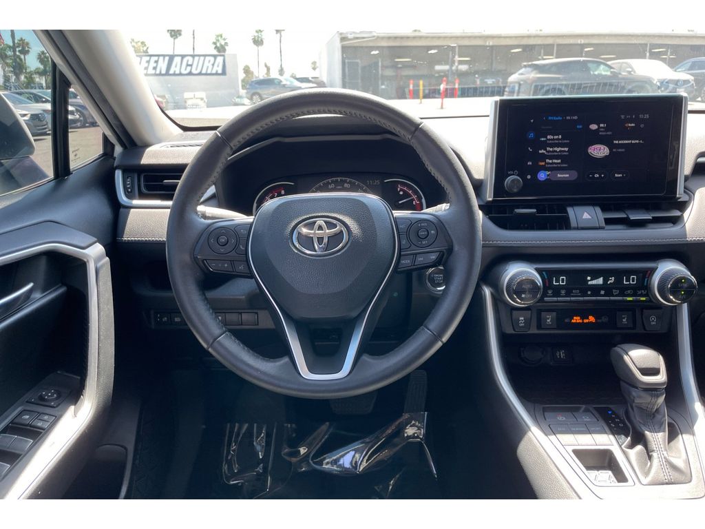 2023 Toyota RAV4 XLE photo 15