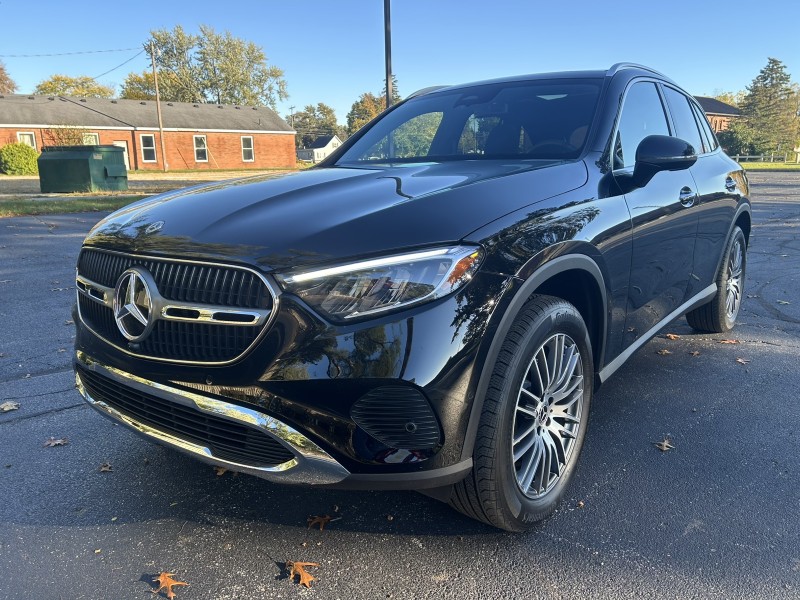 2025 Mercedes Benz GLC 300 4MATIC photo 3