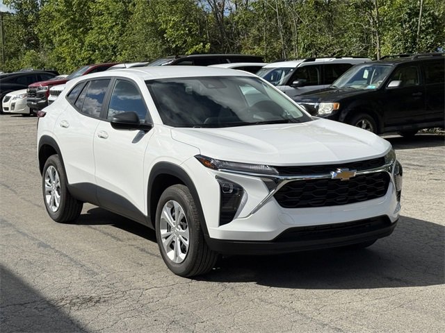 2024 Chevrolet Trax LS photo 3