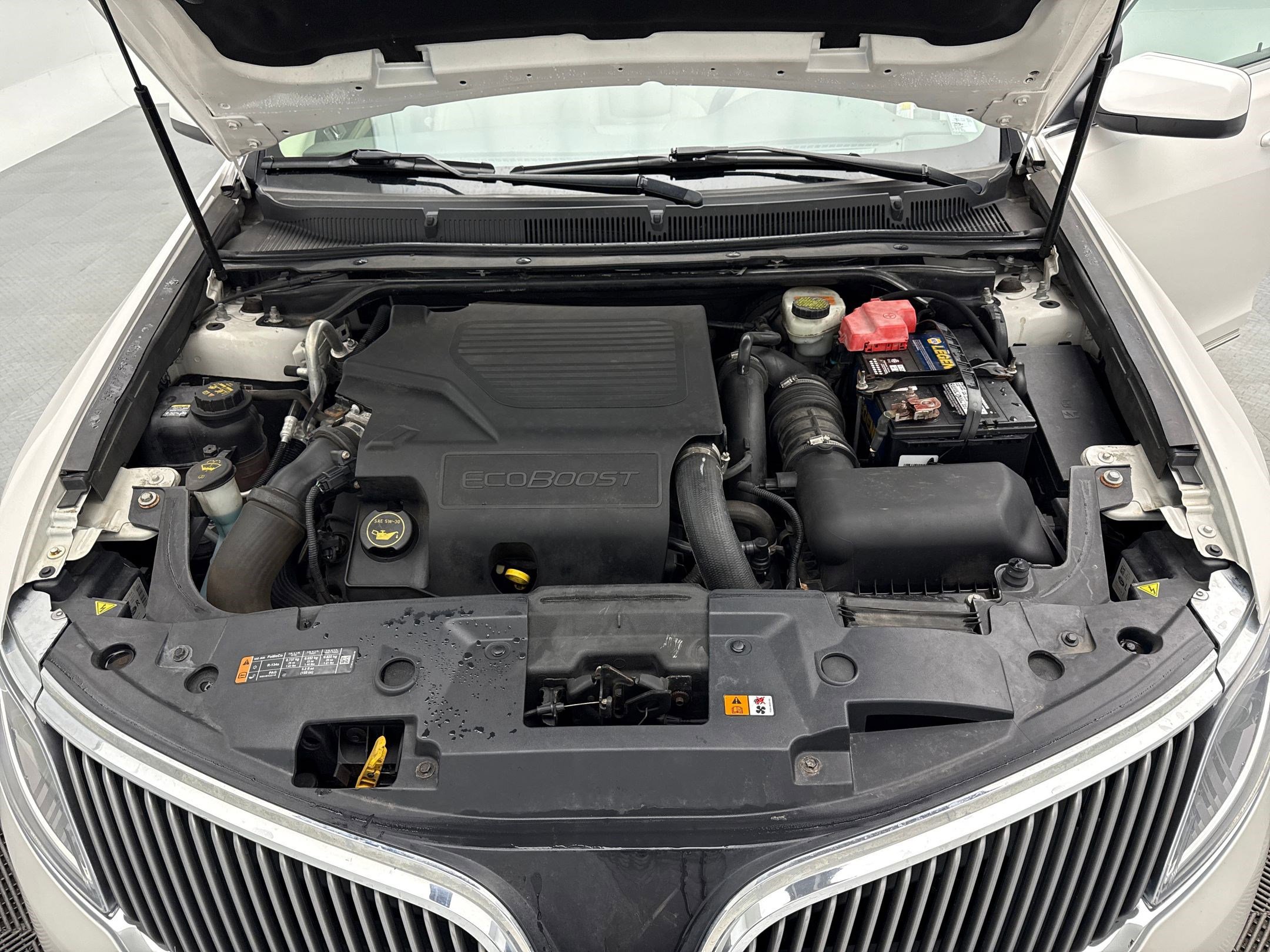 2014 Lincoln MKS EcoBoost photo 32