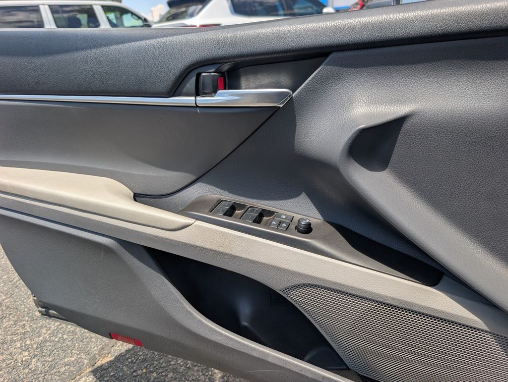 2023 Toyota Camry LE photo 14