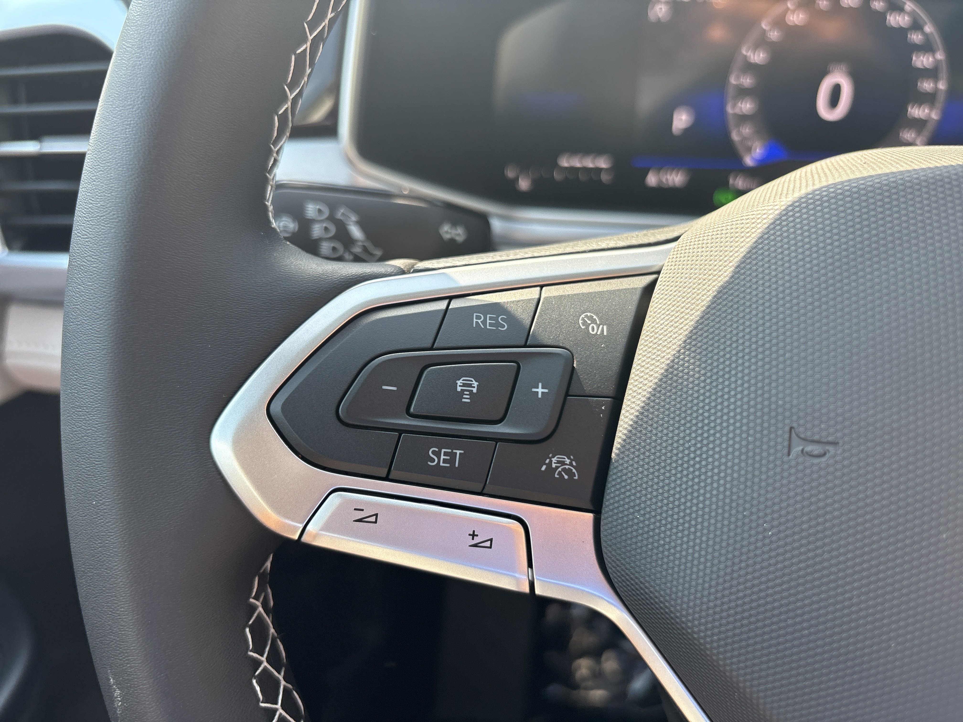 2025 Volkswagen Taos SE photo 3