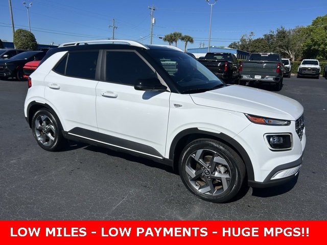 2022 Hyundai Venue Limited's photo