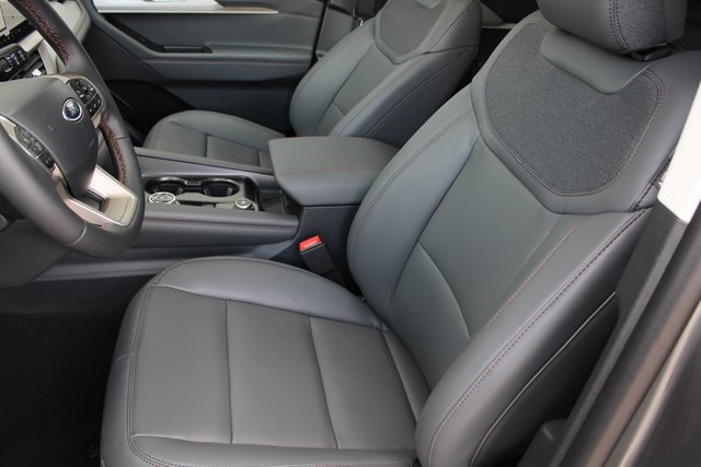 2025 Ford Explorer photo 3