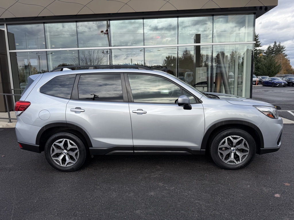 2021 Subaru Forester Premium photo 4