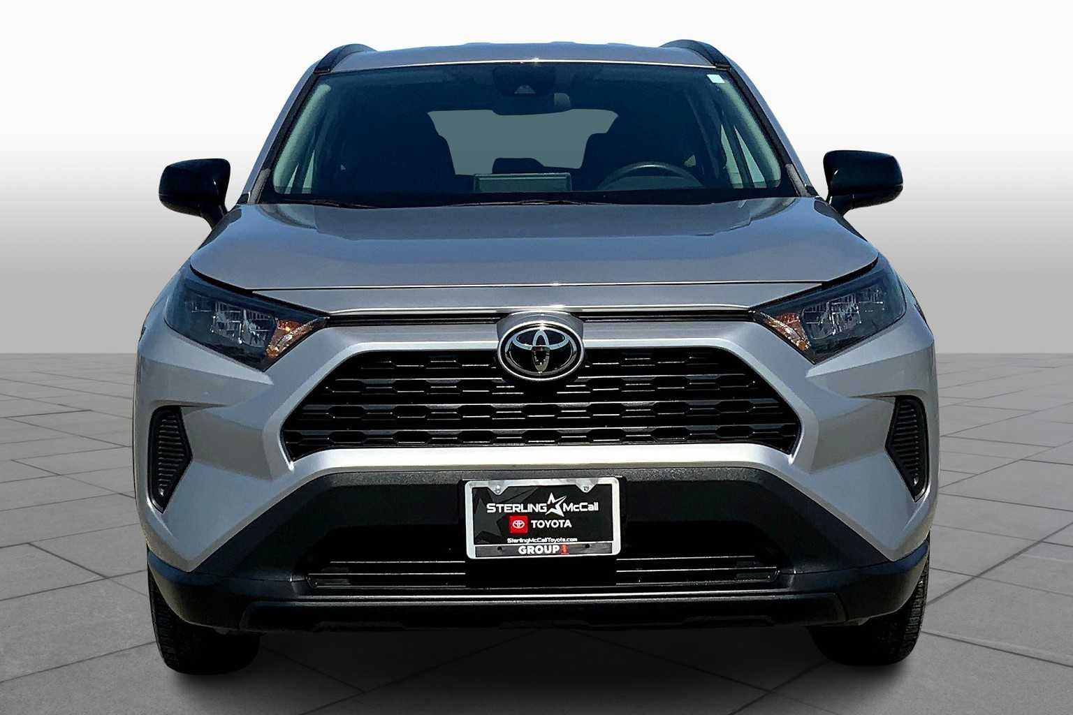 2019 Toyota RAV4 LE photo 3