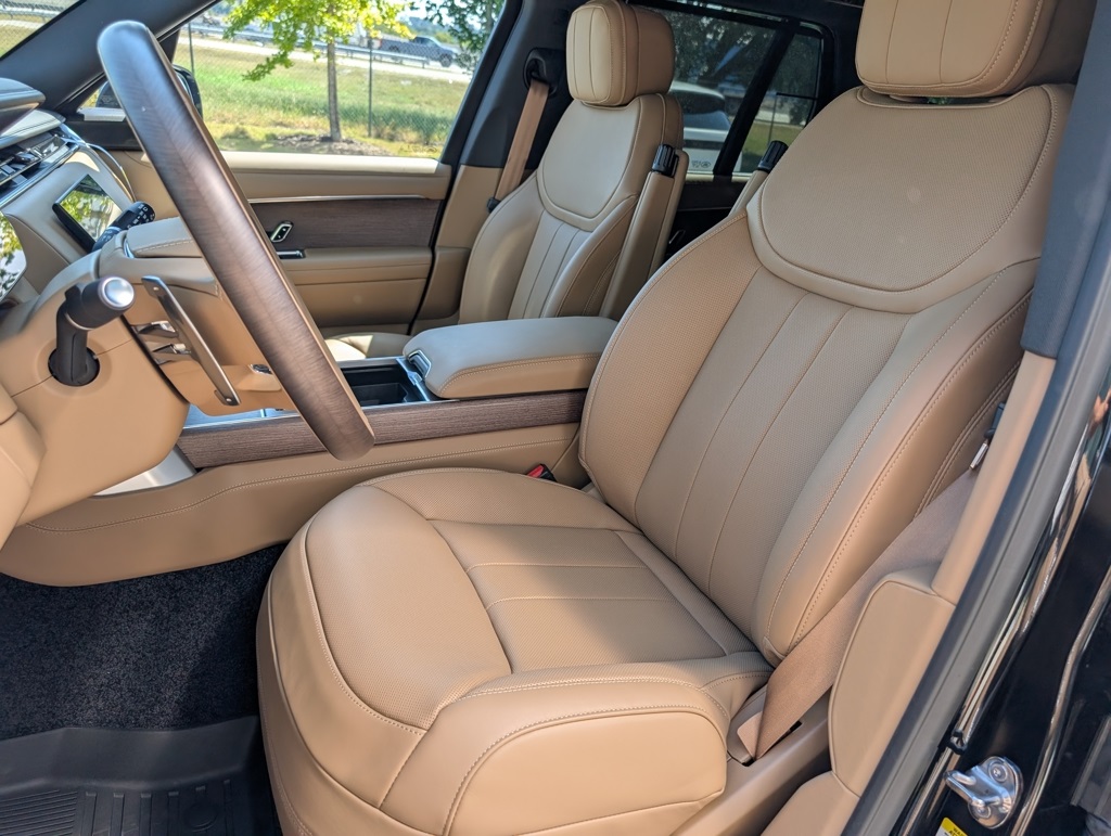 2025 Land Rover Range Rover SE photo 5