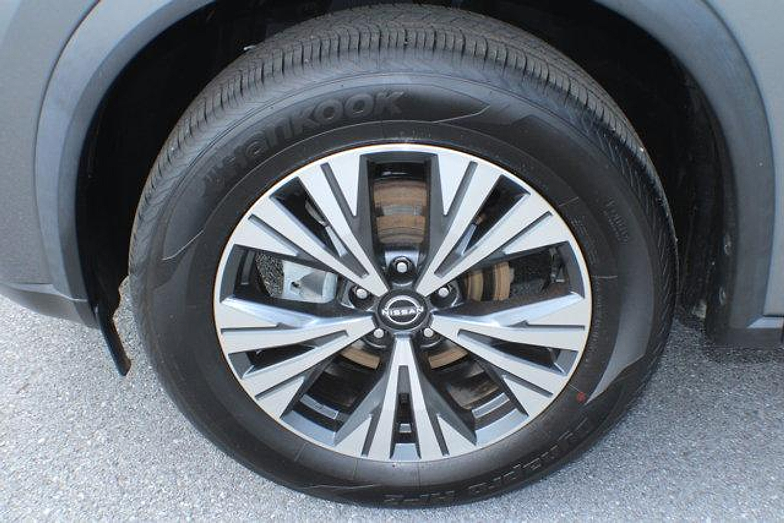2023 Nissan Rogue SV photo 4