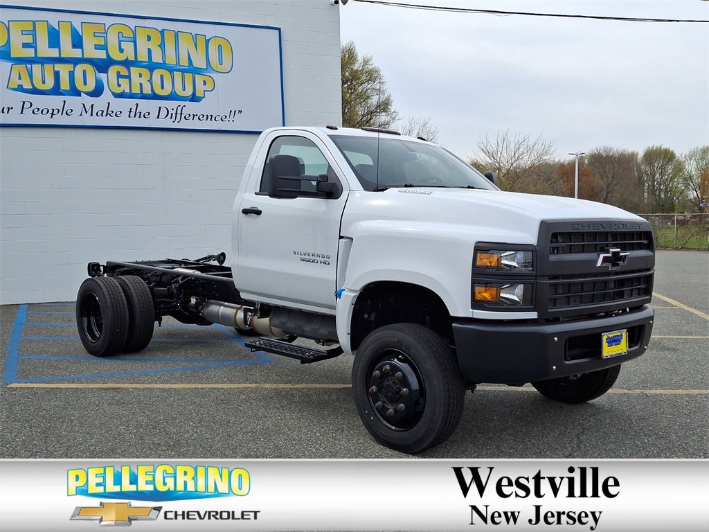 2024 Chevrolet Silverado 4500 Medium Duty Chassis Cab Work Truck's photo
