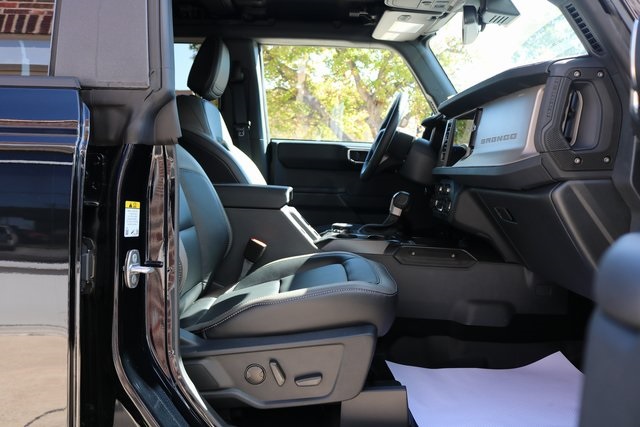 2025 Ford Bronco Outer Banks photo 27