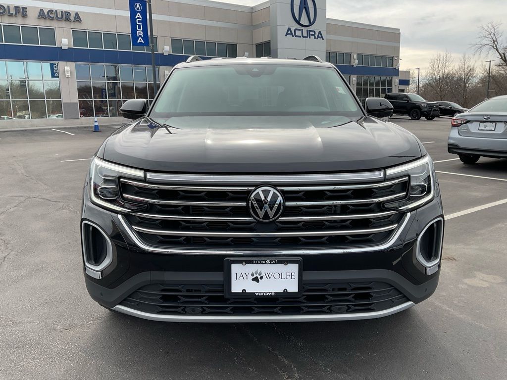 Used 2025 Volkswagen Atlas SE w/Tech with VIN 1V2HR2CA8SC507611 for sale in Kansas City