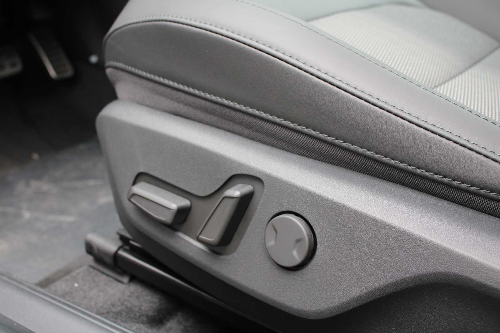 2025 Kia Niro EX Touring photo 14