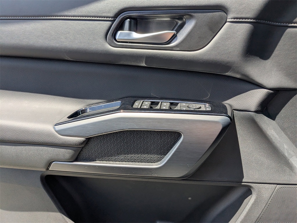 2025 Nissan Pathfinder SL photo 23