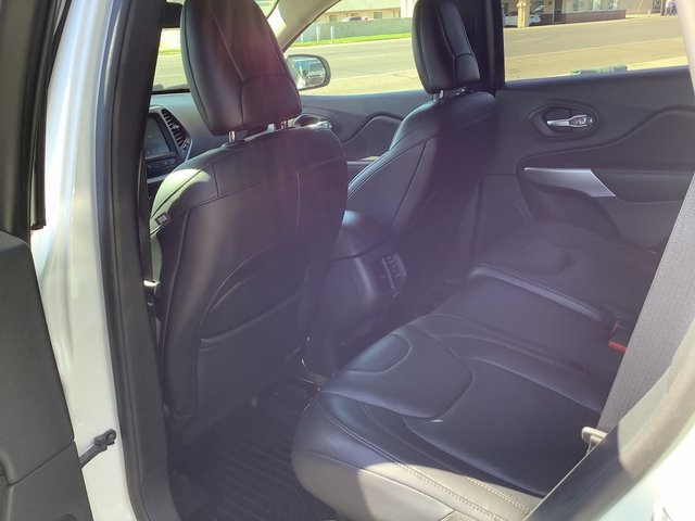 2016 Jeep Cherokee Overland photo 21