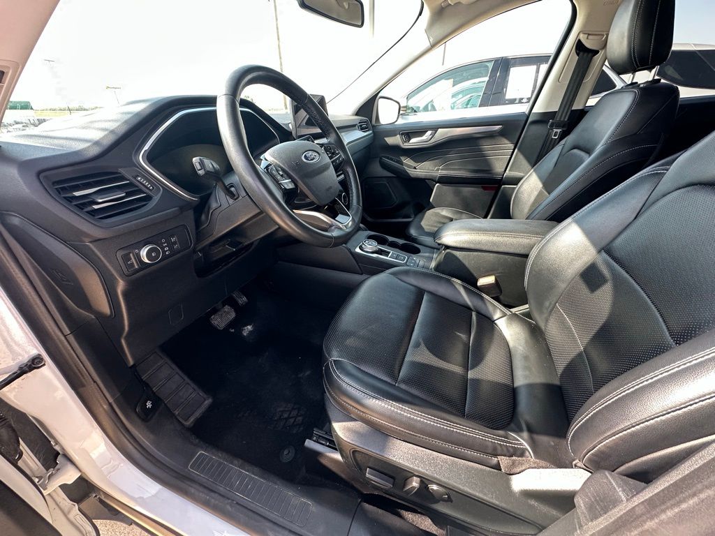 2022 Ford Escape Titanium photo 11